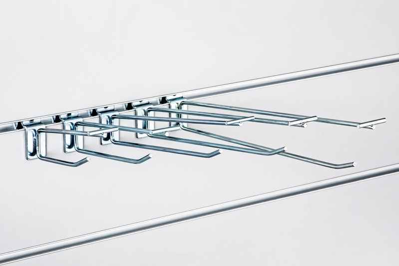 Haczyk pojedyn. Slatwall ocynk z wysięgnikiem